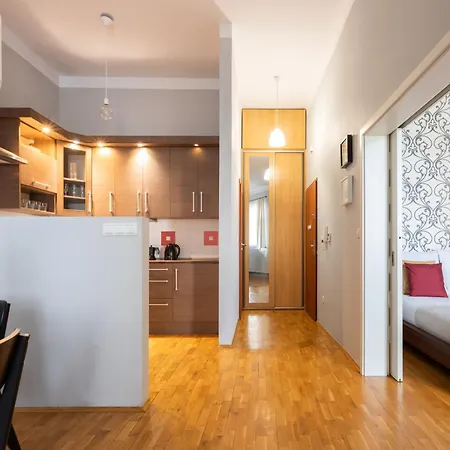 Apartman Native Lazarza 3 *