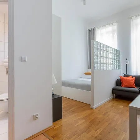 Native Lazarza 3 Apartman *
