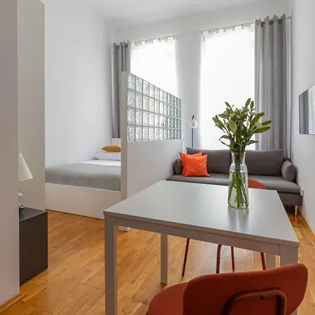 Native Lazarza 3 Apartman *